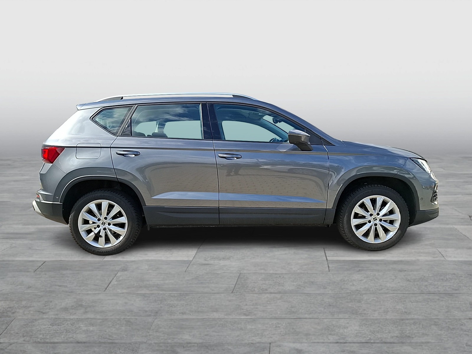 Fahrzeugabbildung SEAT Ateca TSI Style DSG LED Navi AID ACC Park-Assist SH