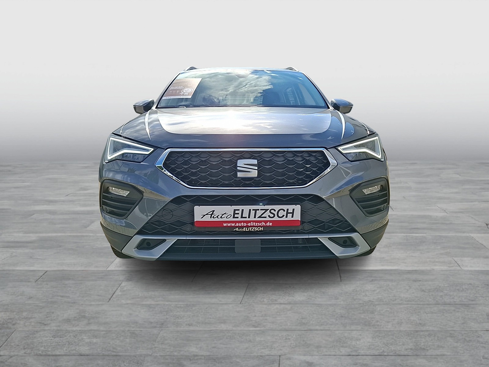 Fahrzeugabbildung SEAT Ateca TSI Style DSG LED Navi AID ACC Park-Assist SH