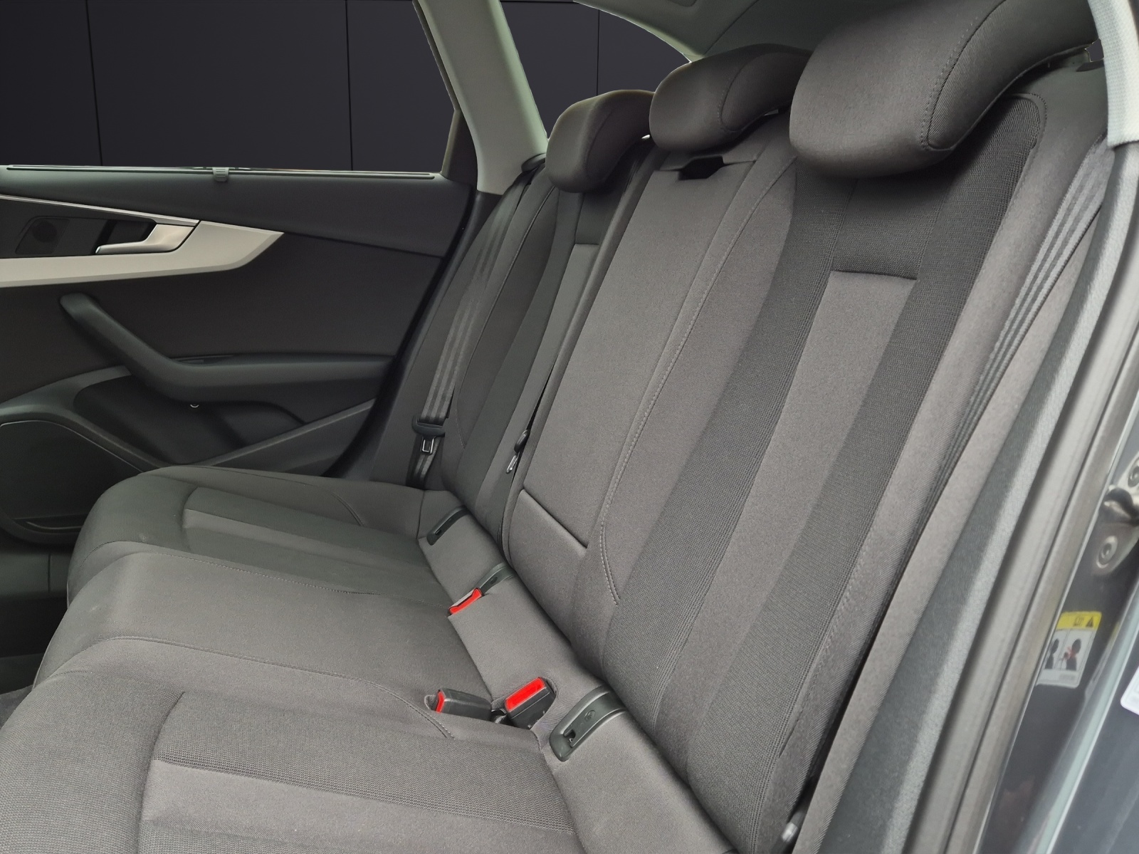 Fahrzeugabbildung Audi A4 Avant 35 TFSI advanced S-tronic Navi GRA PDC SH