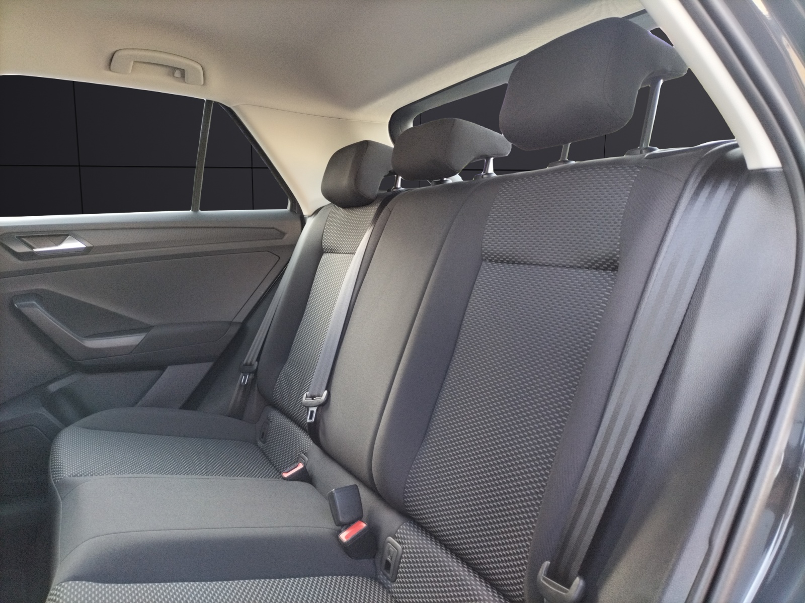 Fahrzeugabbildung Volkswagen T-Roc TSI AHK SHZ Klima WeConnect DAB+