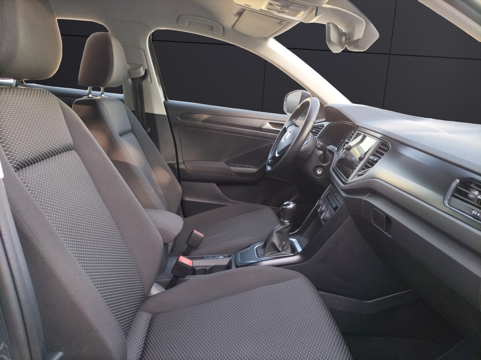 Fahrzeugabbildung Volkswagen T-Roc TSI AHK SHZ Klima WeConnect DAB+