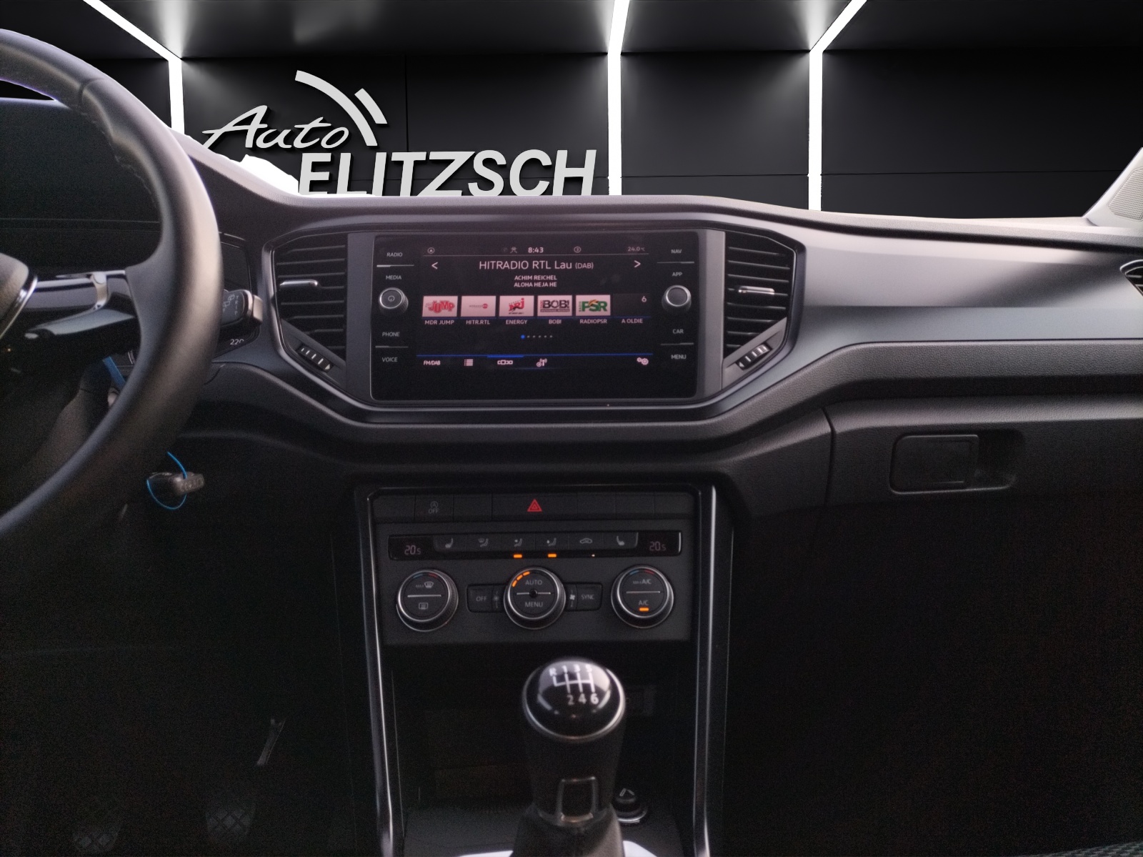Fahrzeugabbildung Volkswagen T-Roc TSI AHK SHZ Klima WeConnect DAB+