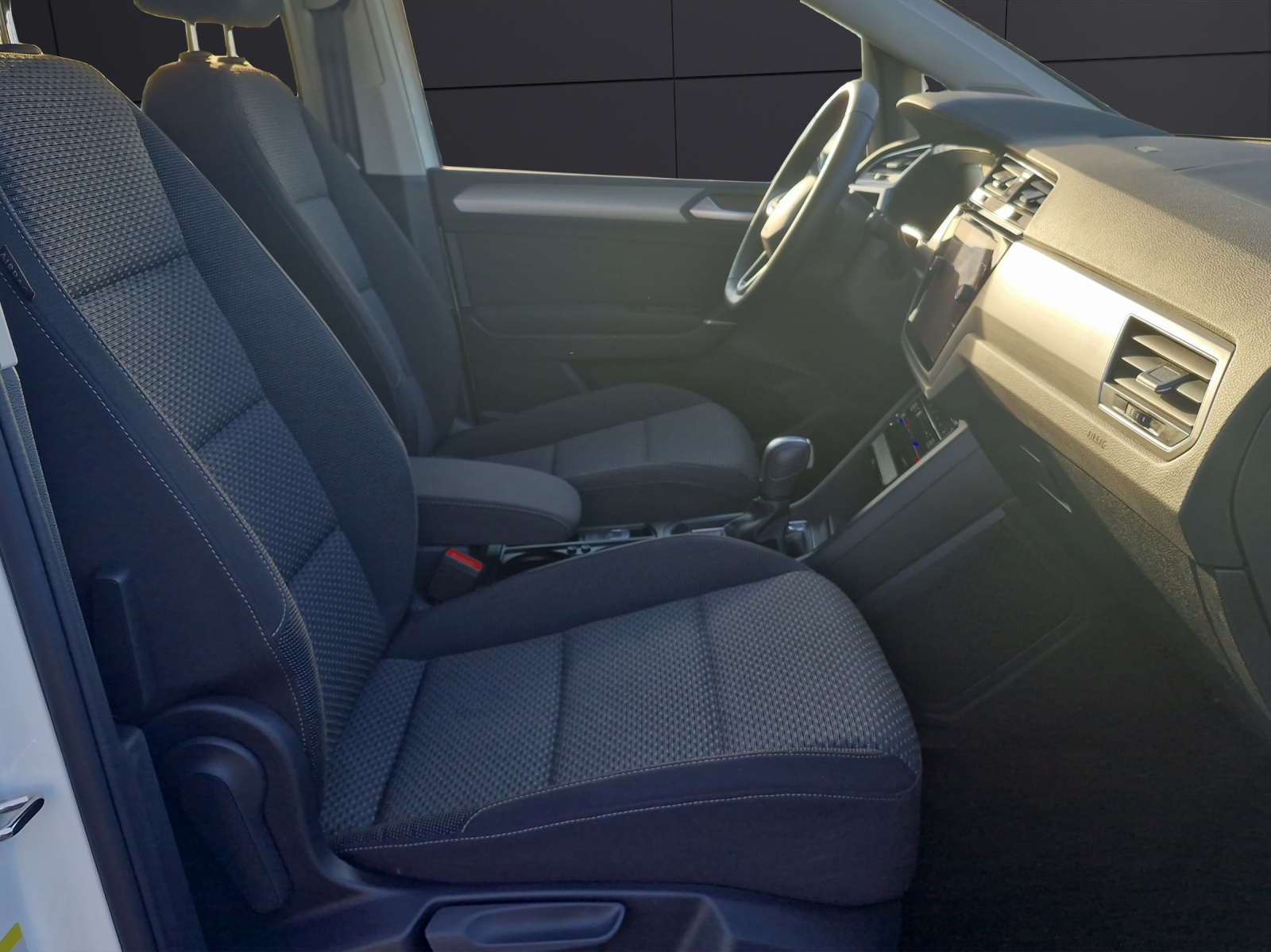 Fahrzeugabbildung Volkswagen Touran Comfortline BMT/Start-Stopp RFK ACC SH