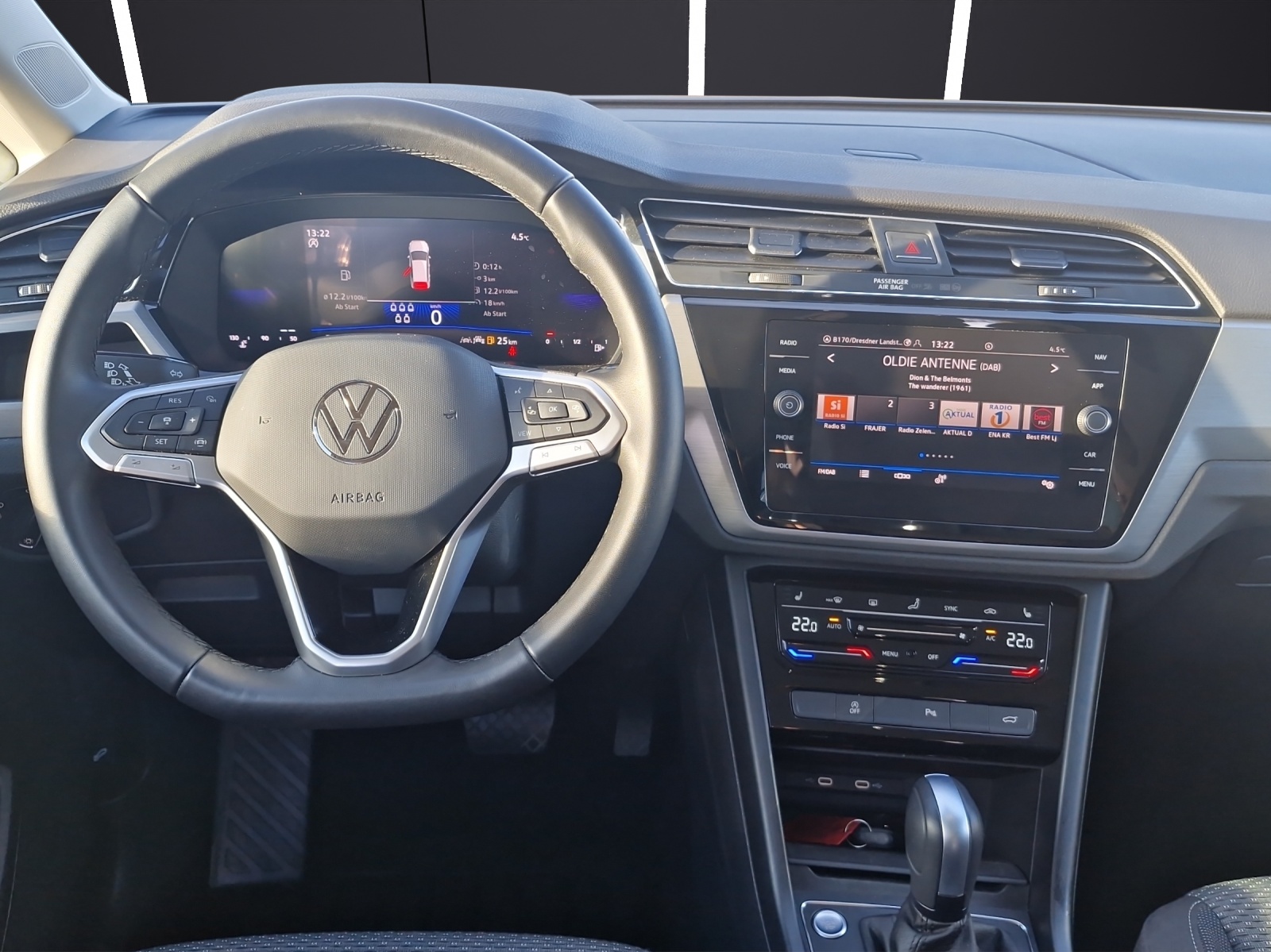 Fahrzeugabbildung Volkswagen Touran Comfortline BMT/Start-Stopp RFK ACC SH