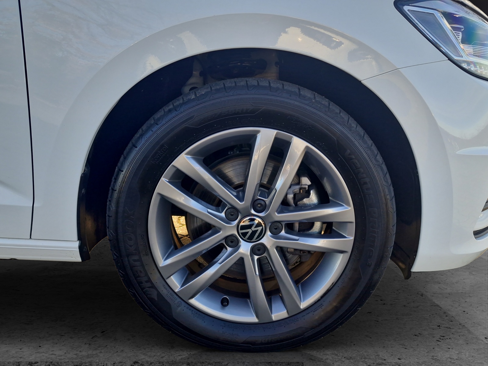 Fahrzeugabbildung Volkswagen Touran Comfortline BMT/Start-Stopp RFK ACC SH