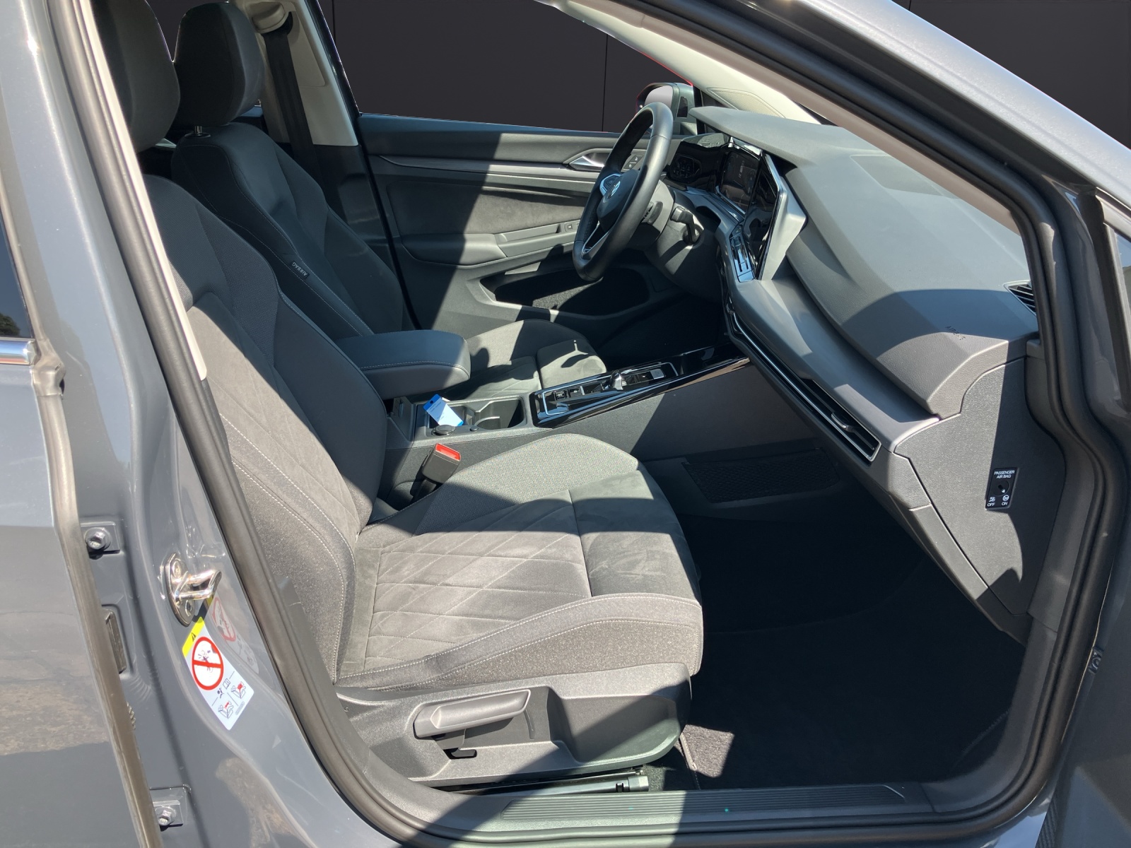 Fahrzeugabbildung Volkswagen Golf VIII Variant TDI Style DSG LEDplus Navi AID ACC PDC SH