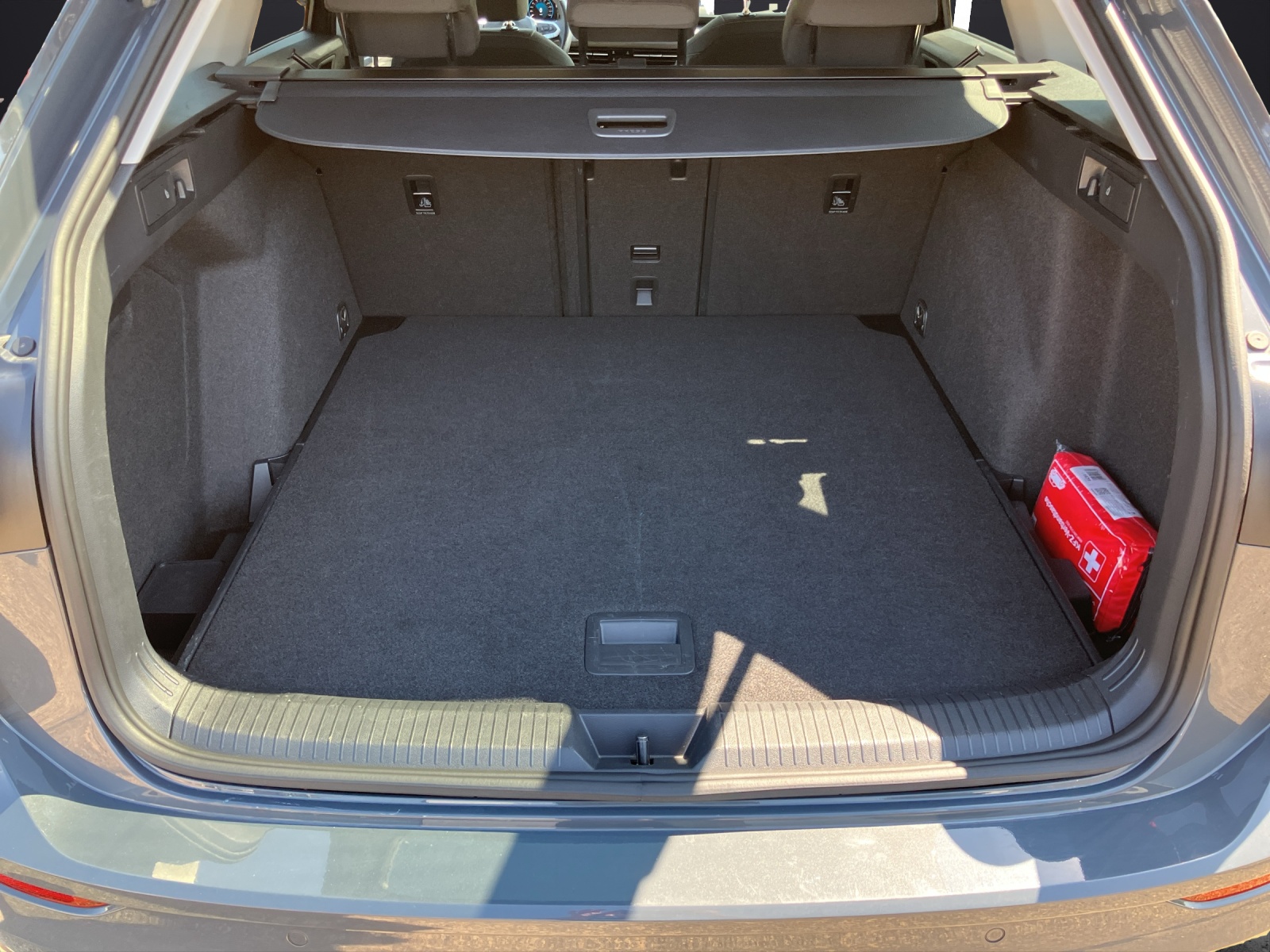 Fahrzeugabbildung Volkswagen Golf VIII Variant TDI Style DSG LEDplus Navi AID ACC PDC SH