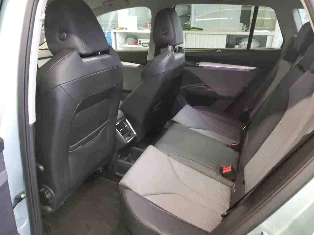 Fahrzeugabbildung SKODA Enyaq 60 Loft LED AHK Navi ACC RFK WP SH