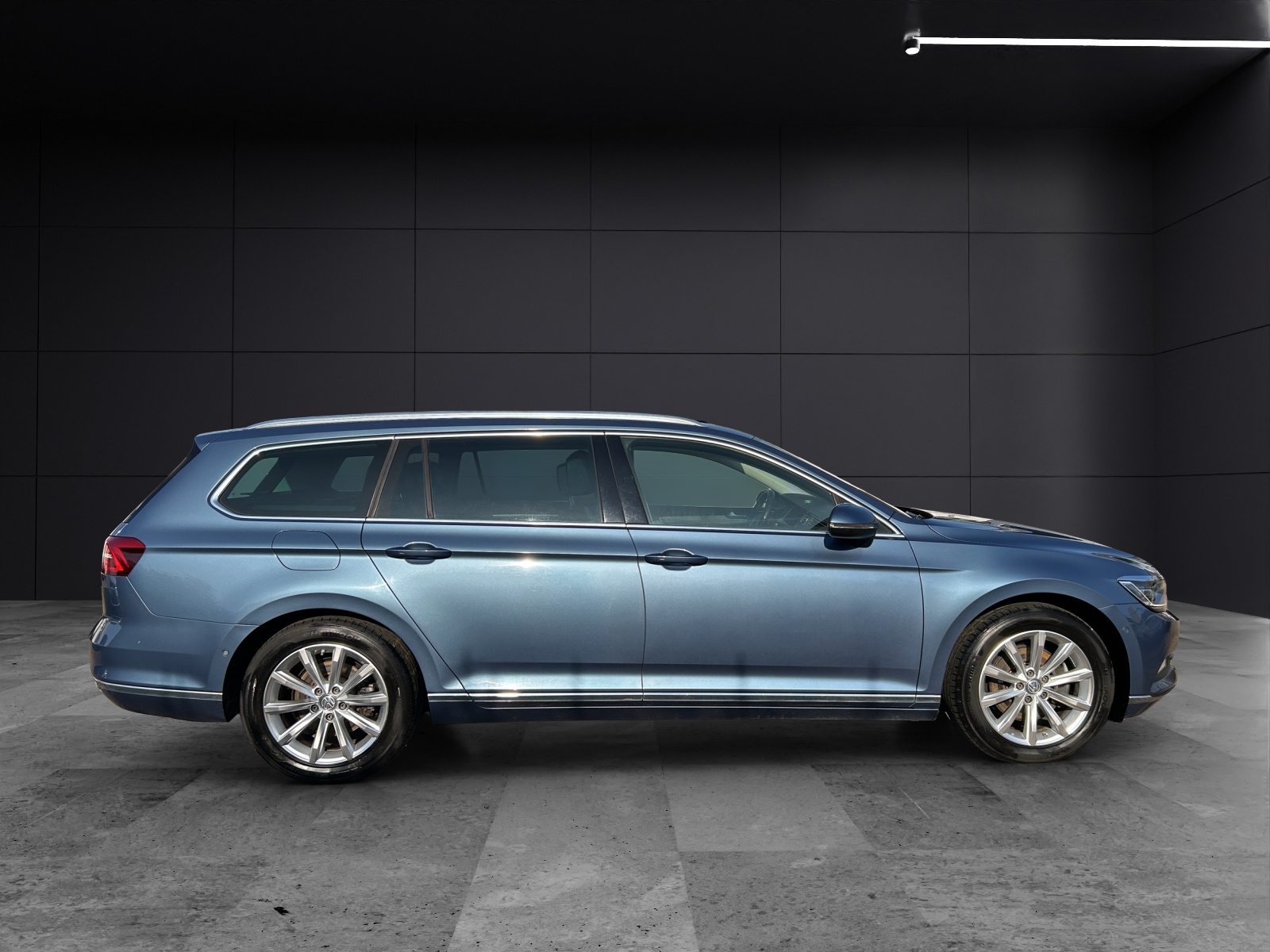 Fahrzeugabbildung Volkswagen Passat Variant Highline TSI DSG LED ACC STH PANO MASSAGE