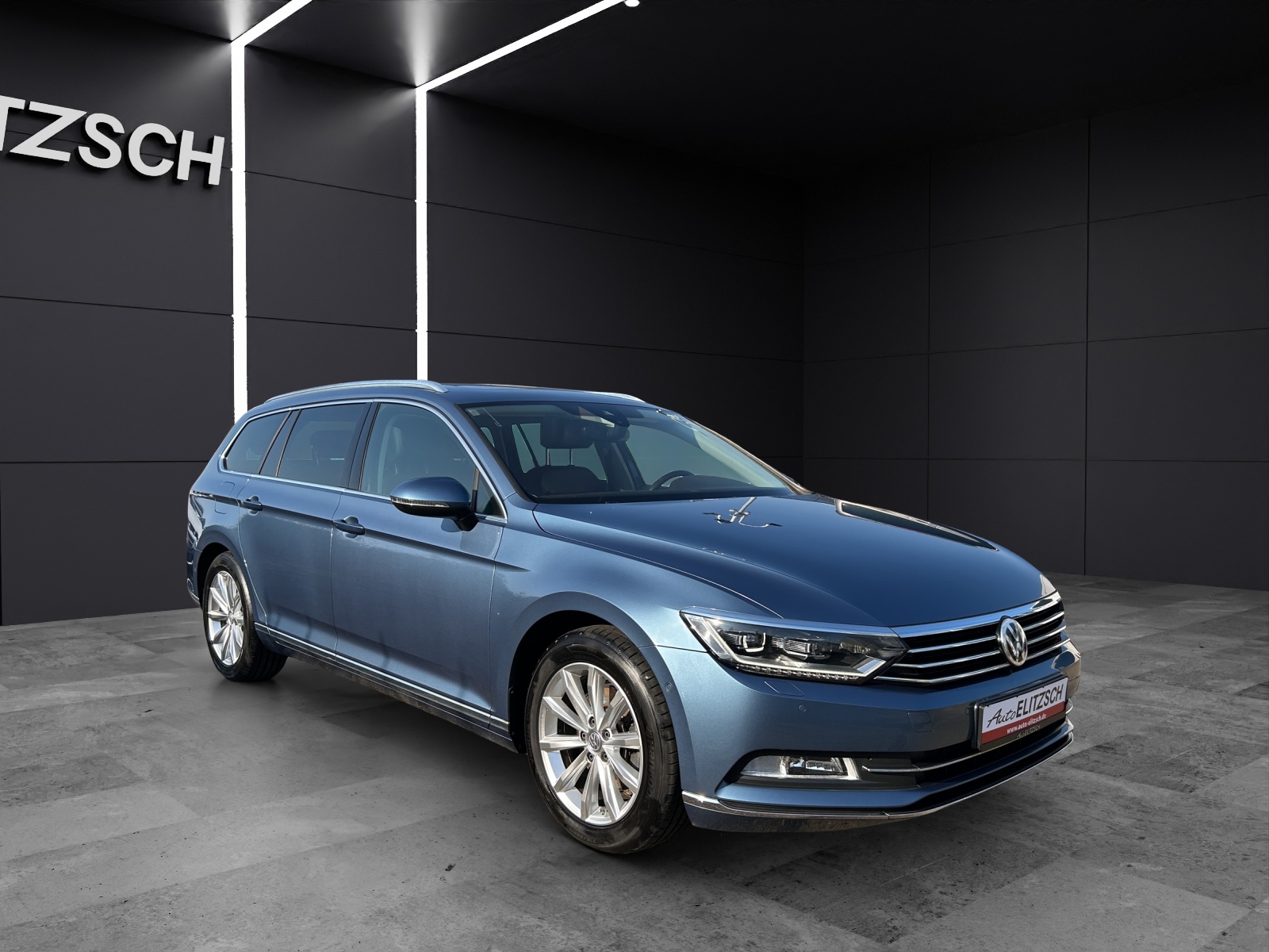 Fahrzeugabbildung Volkswagen Passat Variant Highline TSI DSG LED ACC STH PANO MASSAGE