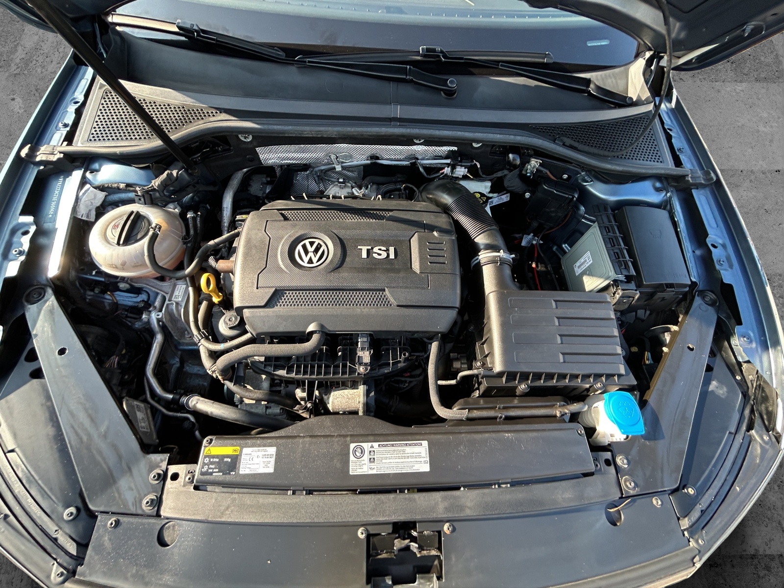 Fahrzeugabbildung Volkswagen Passat Variant Highline TSI DSG LED ACC STH PANO MASSAGE