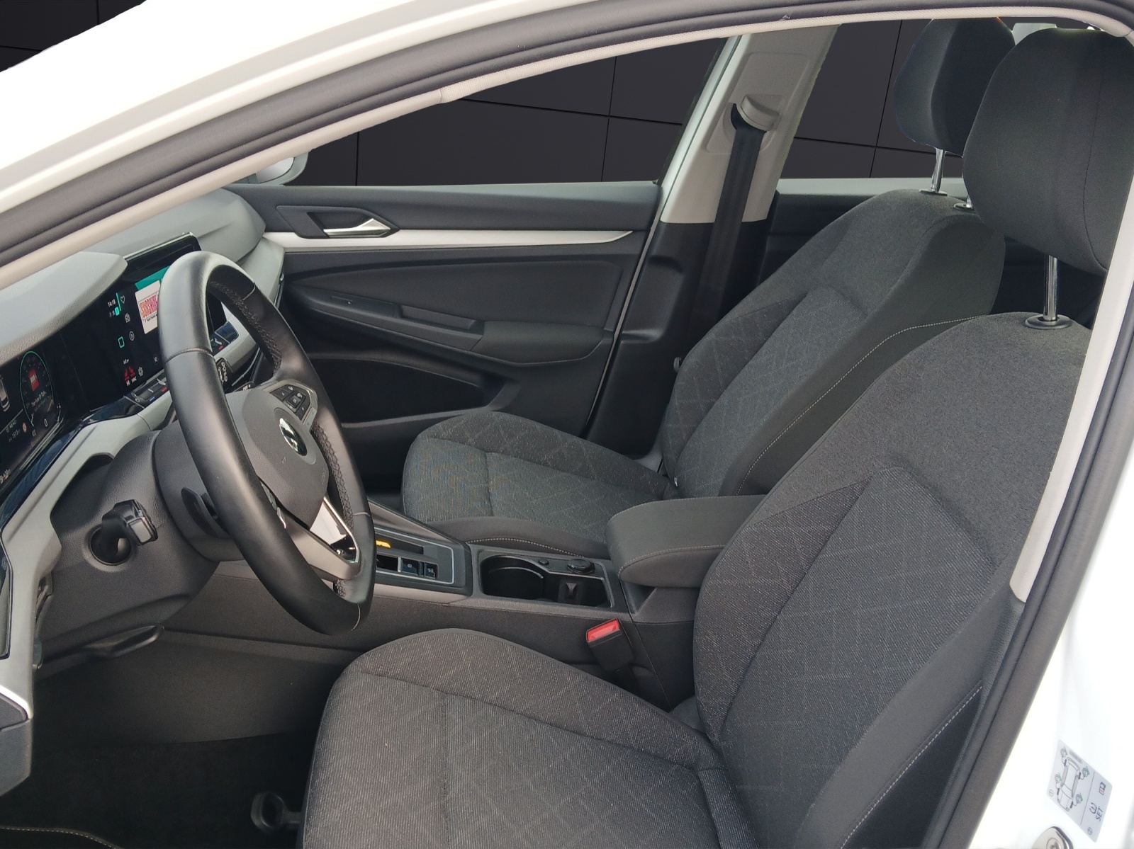 Fahrzeugabbildung Volkswagen Golf VIII Variant TDI Life DSG LED Navi AID ACC PDC SH