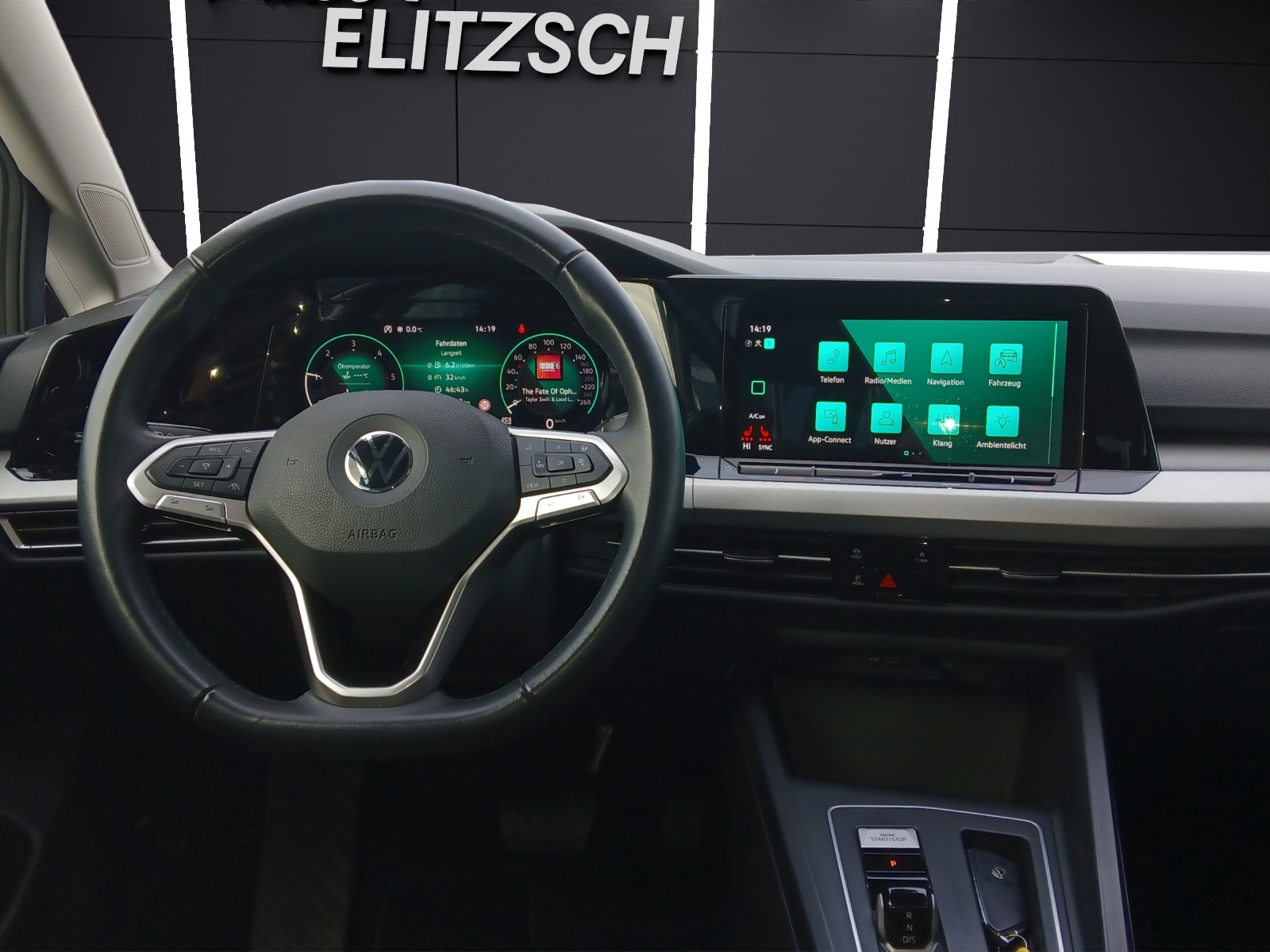 Fahrzeugabbildung Volkswagen Golf VIII Variant TDI Life DSG LED Navi AID ACC PDC SH