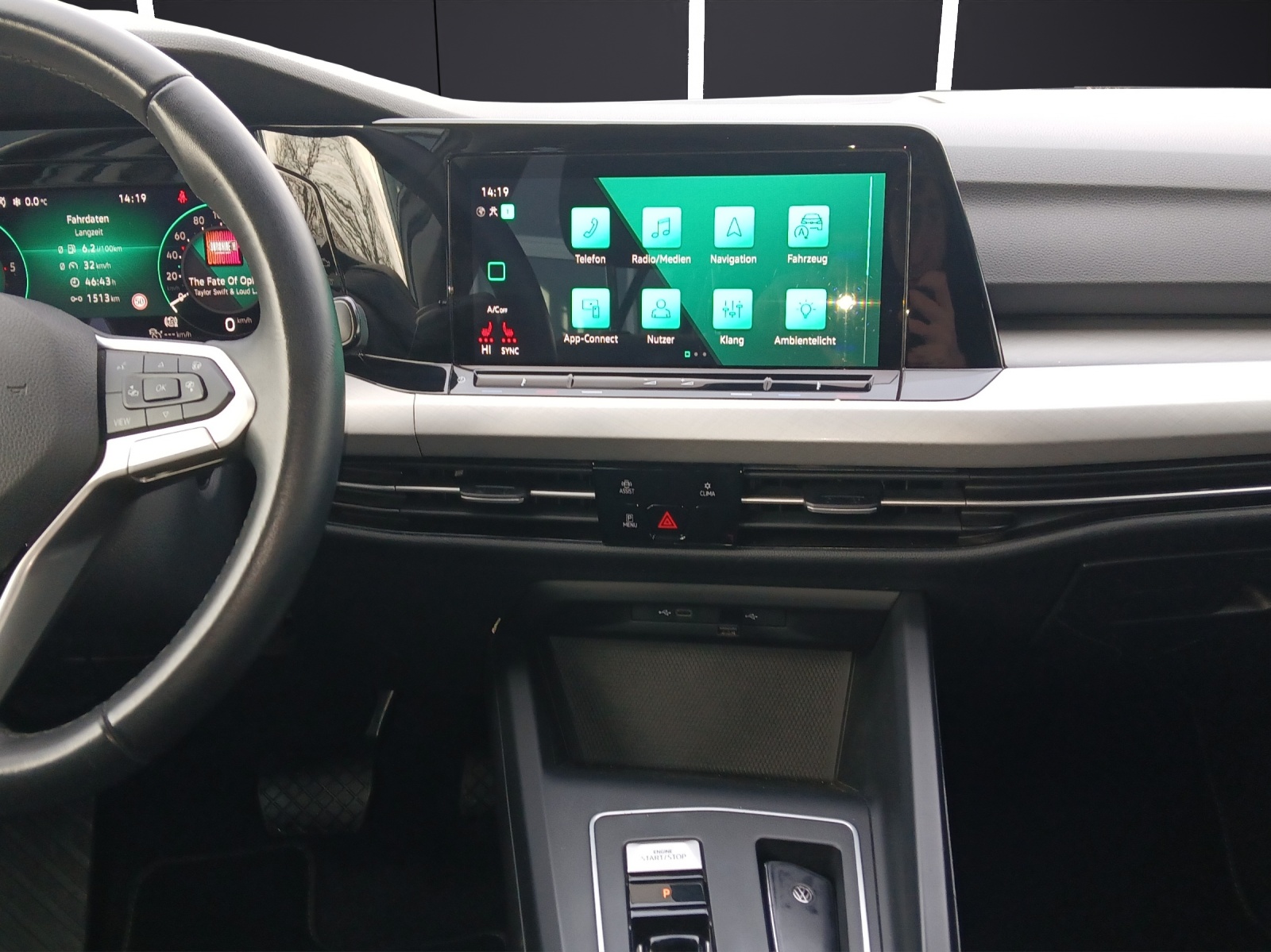 Fahrzeugabbildung Volkswagen Golf VIII Variant TDI Life DSG LED Navi AID ACC PDC SH