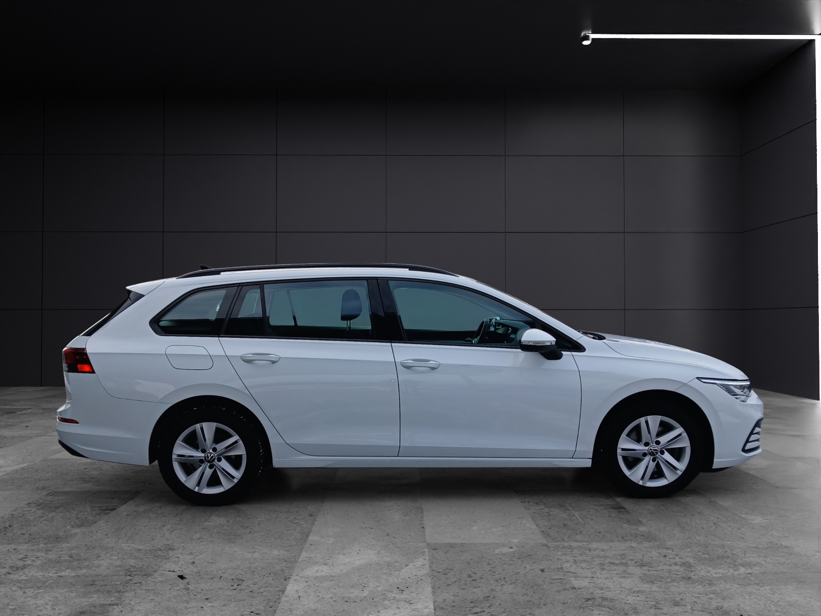 Fahrzeugabbildung Volkswagen Golf VIII Variant TDI Life DSG LED Navi AID ACC PDC SH