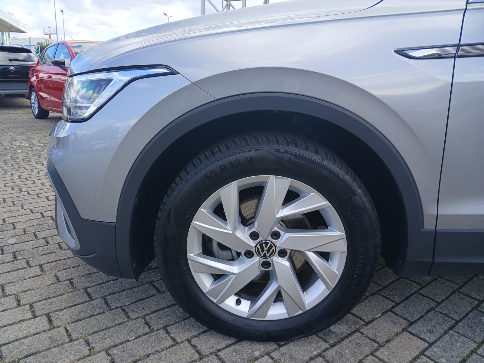 Fahrzeugabbildung Volkswagen Tiguan Allspace TDI Life DSG 7-Si LED AHK Navi AID ACC RFK SH