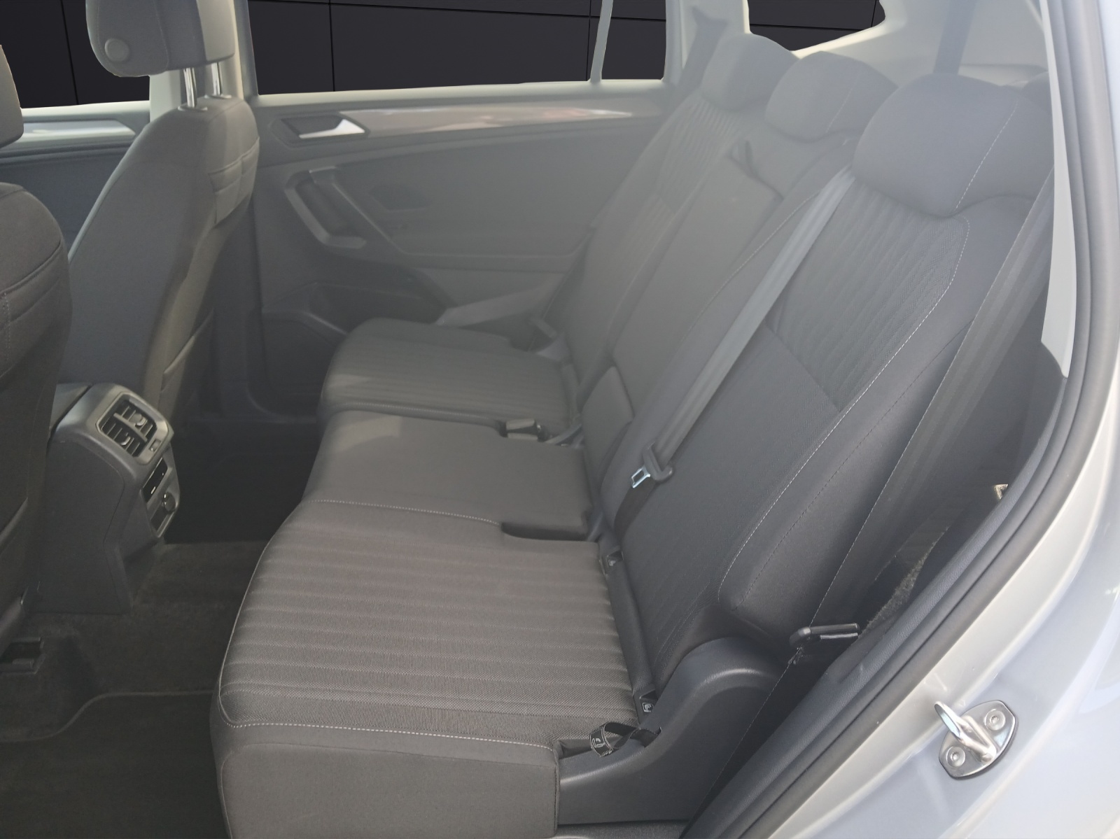 Fahrzeugabbildung Volkswagen Tiguan Allspace TDI Life DSG 7-Si LED AHK Navi AID ACC RFK SH