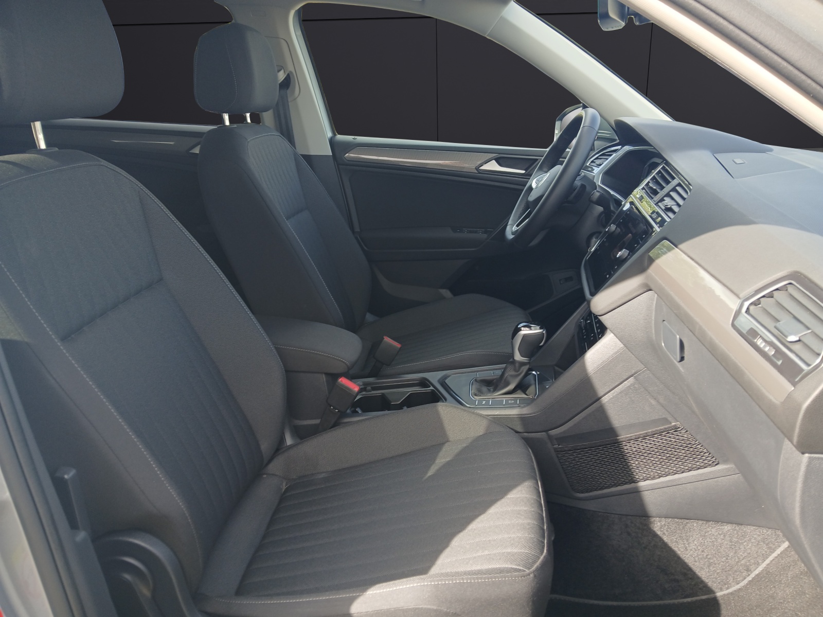 Fahrzeugabbildung Volkswagen Tiguan Allspace TDI Life DSG 7-Si LED AHK Navi AID ACC RFK SH