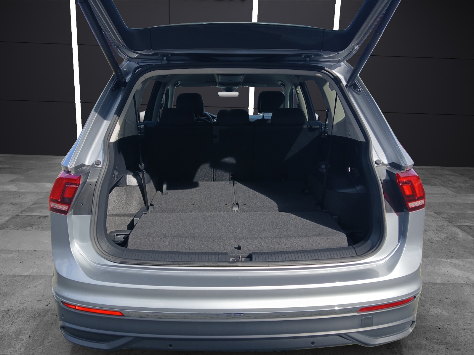 Fahrzeugabbildung Volkswagen Tiguan Allspace TDI Life DSG 7-Si LED AHK Navi AID ACC RFK SH