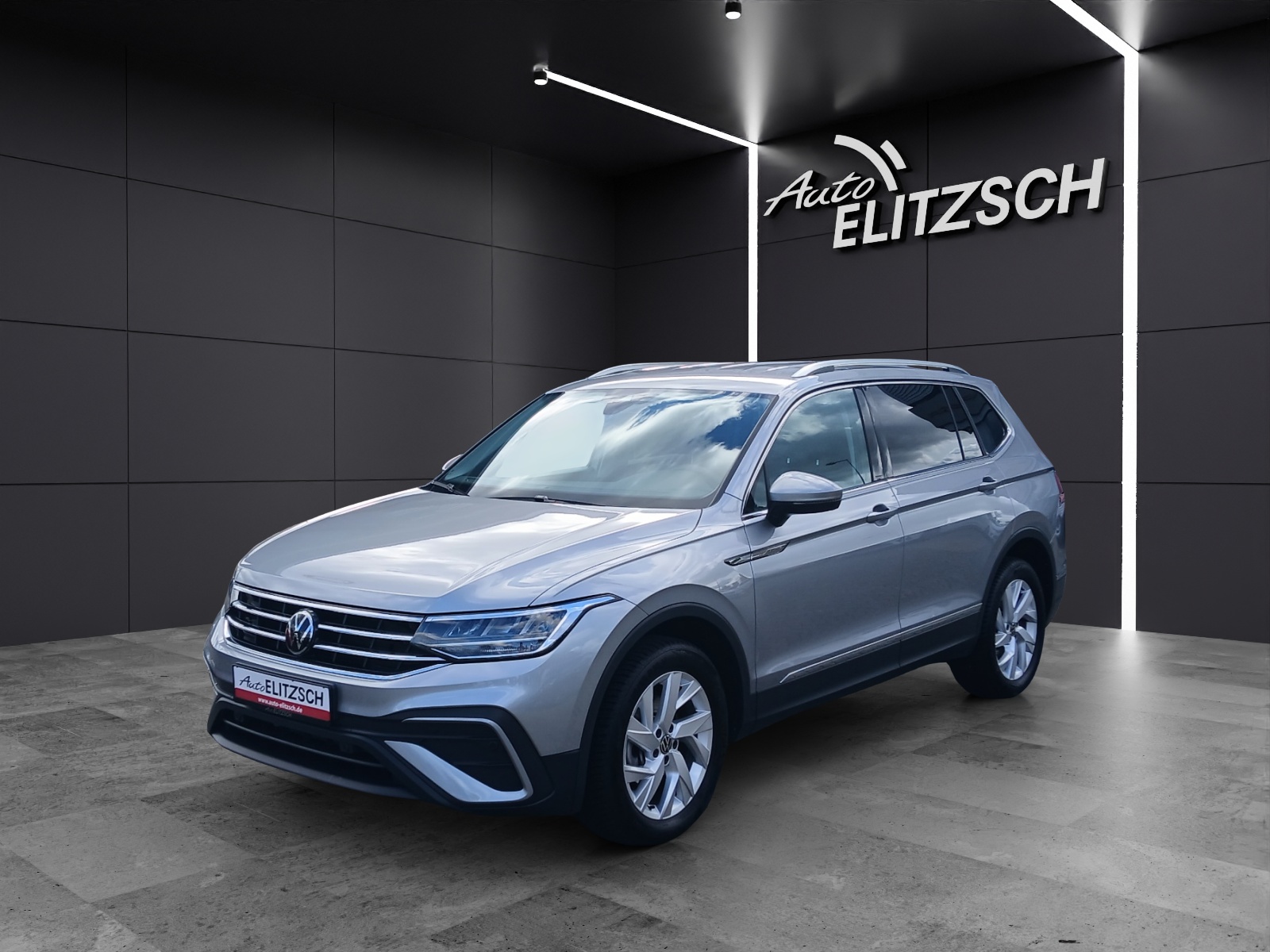 Fahrzeugabbildung Volkswagen Tiguan Allspace TDI Life DSG 7-Si LED AHK Navi AID ACC RFK SH