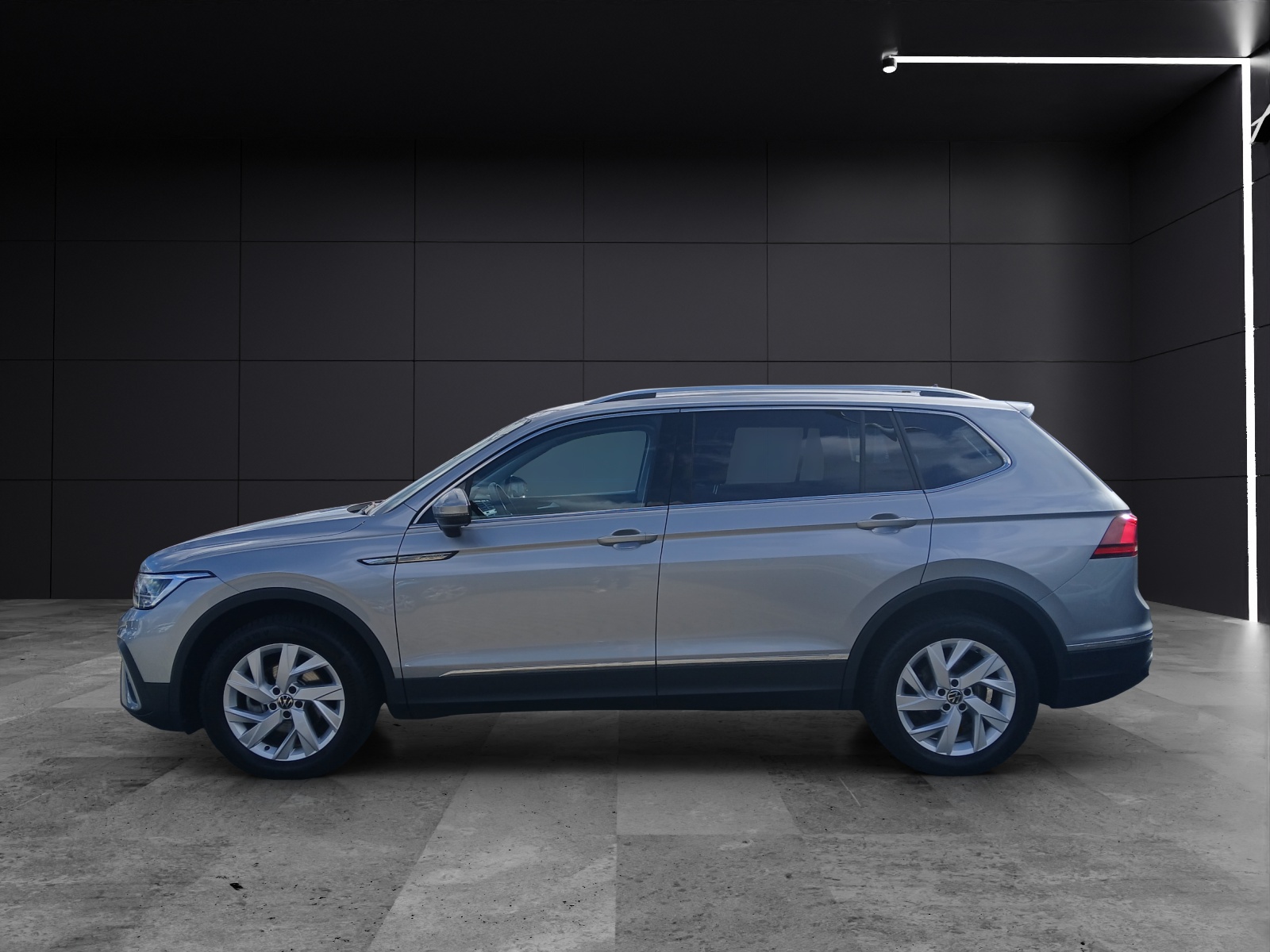 Fahrzeugabbildung Volkswagen Tiguan Allspace TDI Life DSG 7-Si LED AHK Navi AID ACC RFK SH