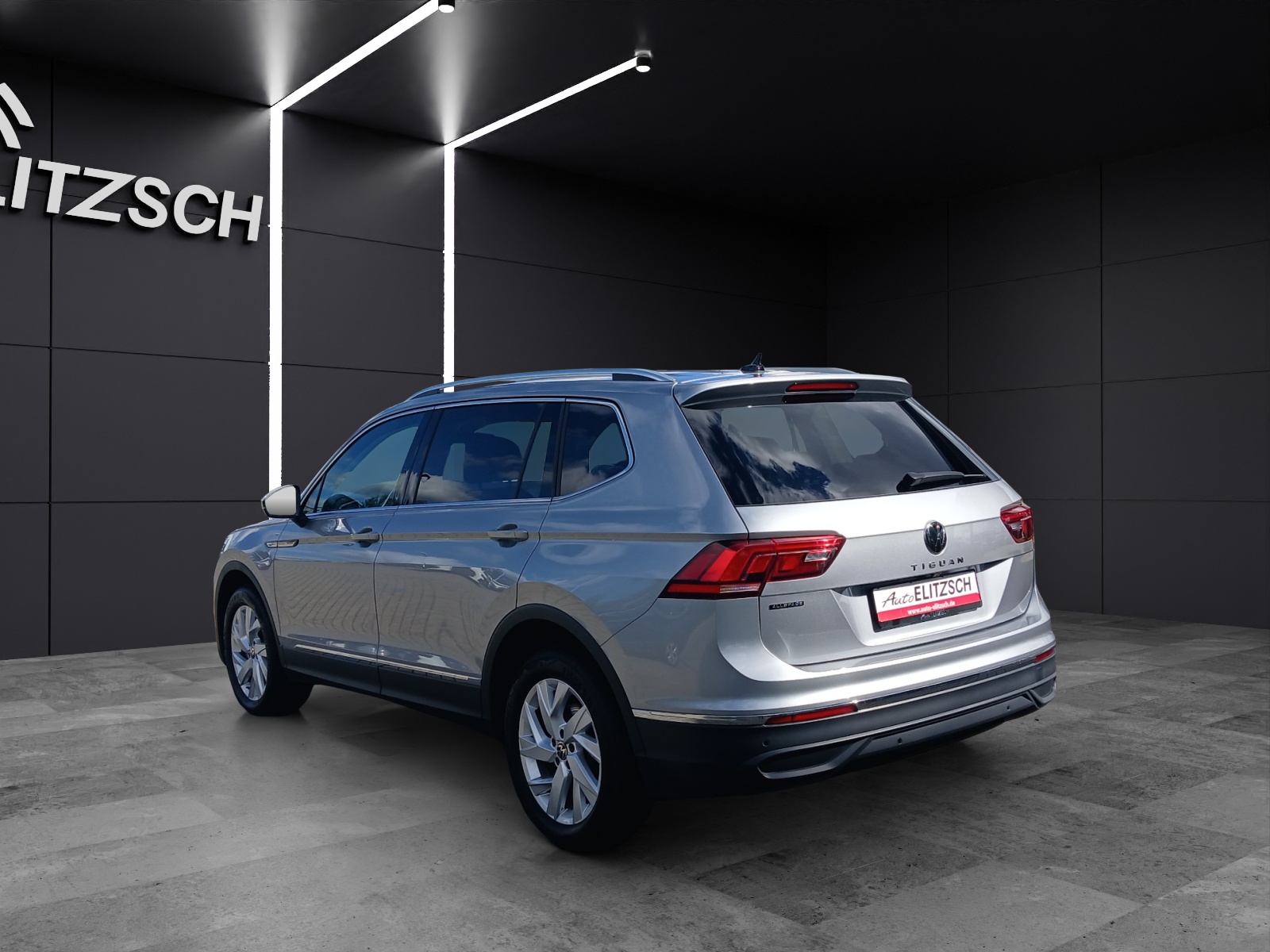 Fahrzeugabbildung Volkswagen Tiguan Allspace TDI Life DSG 7-Si LED AHK Navi AID ACC RFK SH