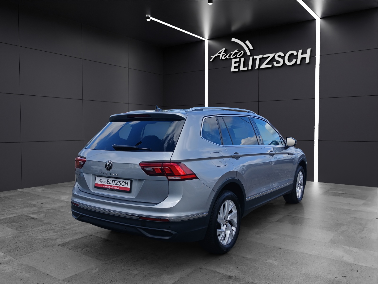 Fahrzeugabbildung Volkswagen Tiguan Allspace TDI Life DSG 7-Si LED AHK Navi AID ACC RFK SH