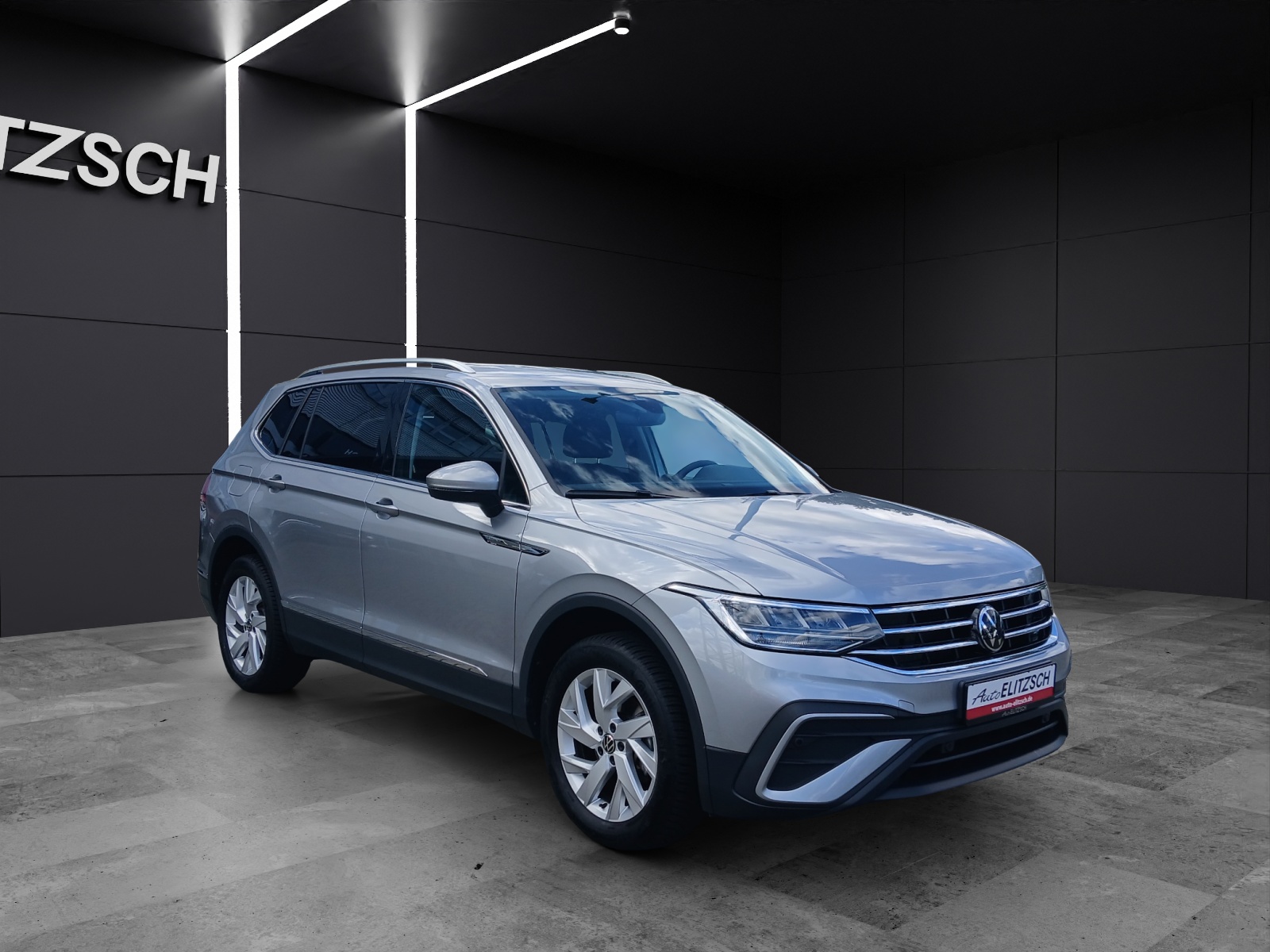 Fahrzeugabbildung Volkswagen Tiguan Allspace TDI Life DSG 7-Si LED AHK Navi AID ACC RFK SH