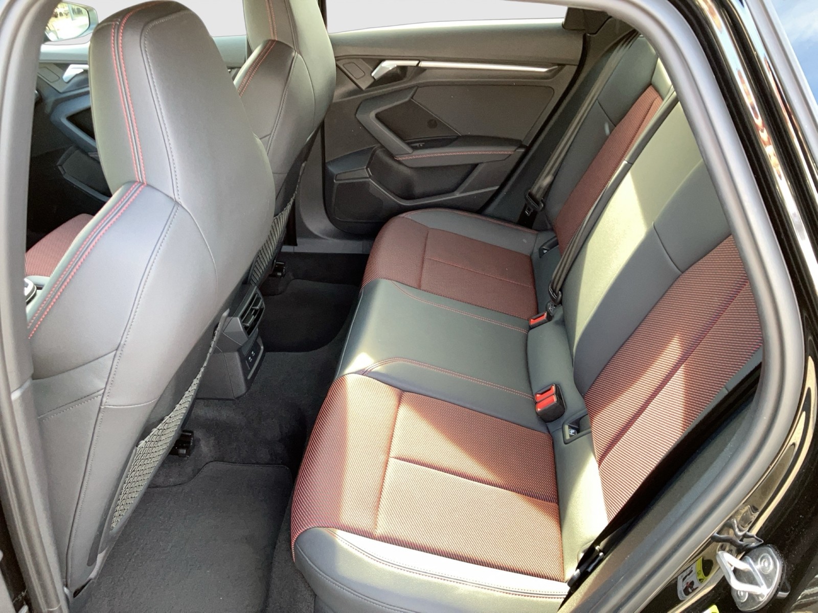 Fahrzeugabbildung Audi A3 Sportback 35 TFSI S line S tronic Matrix