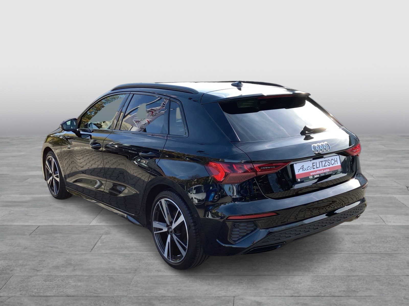 Fahrzeugabbildung Audi A3 Sportback 35 TFSI S line S tronic Matrix