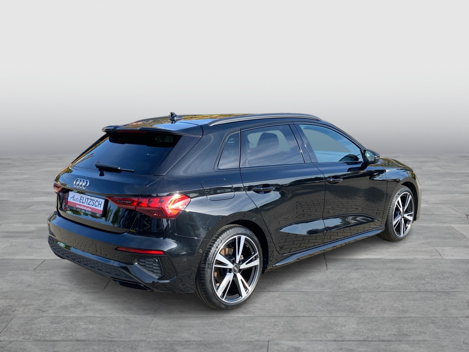 Fahrzeugabbildung Audi A3 Sportback 35 TFSI S line S tronic Matrix