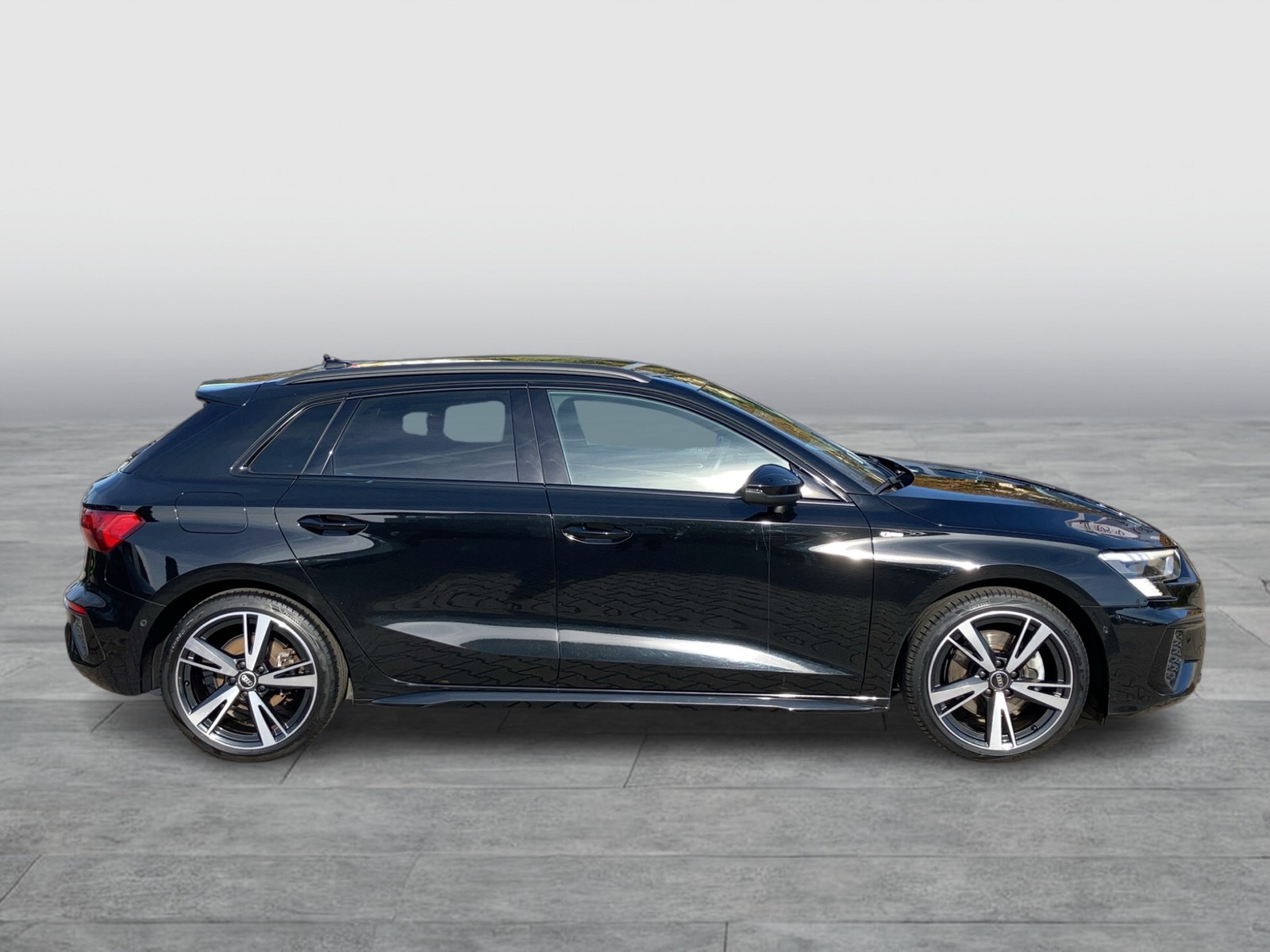 Fahrzeugabbildung Audi A3 Sportback 35 TFSI S line S tronic Matrix