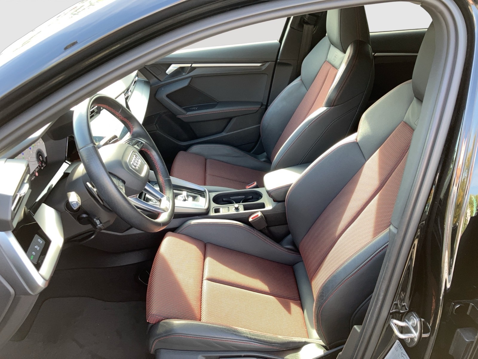 Fahrzeugabbildung Audi A3 Sportback 35 TFSI S line S tronic Matrix