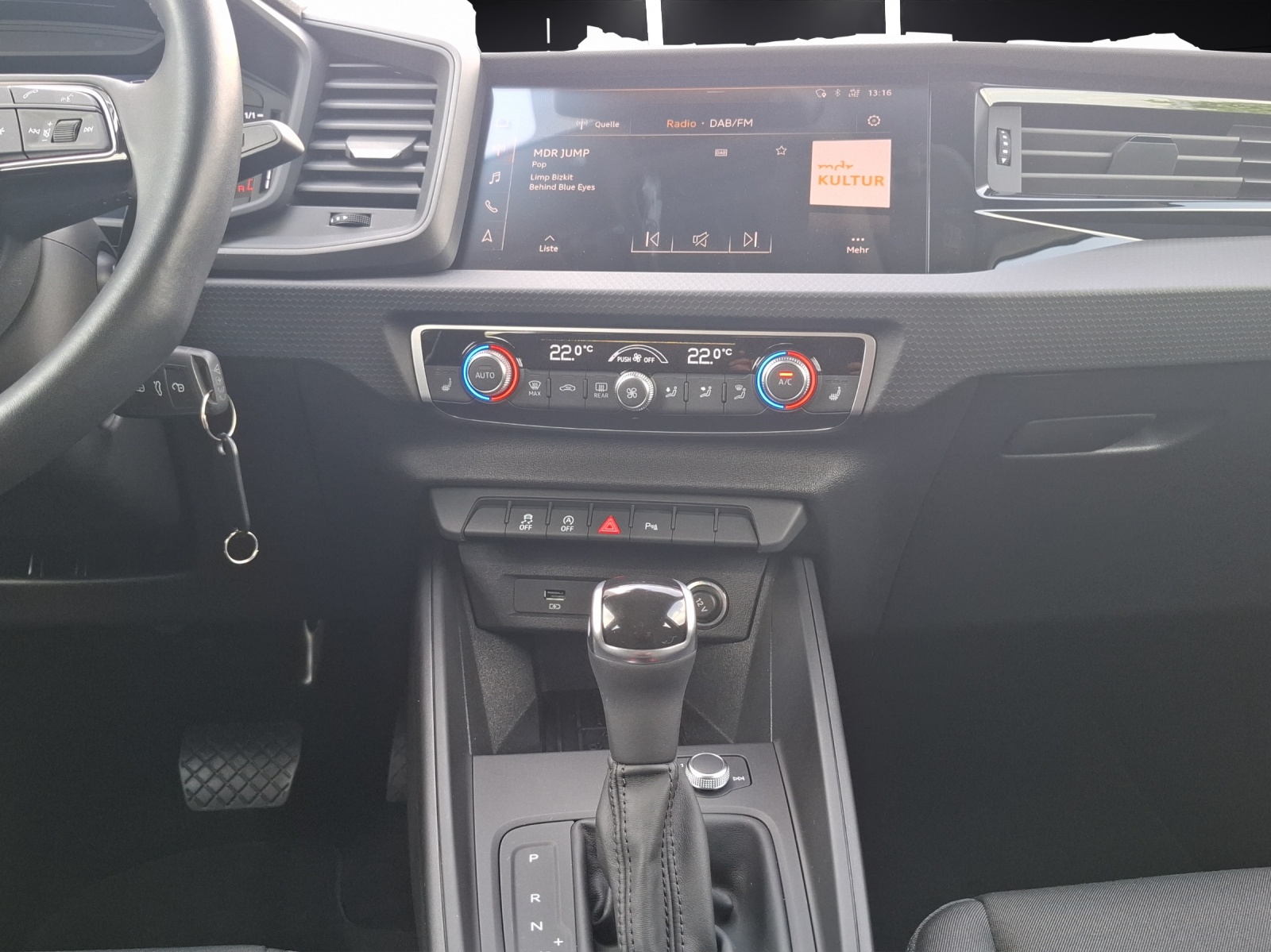 Fahrzeugabbildung Audi A1 Sportback 30 TFSI S-tronic LED Navi AVC GRA PDC SH