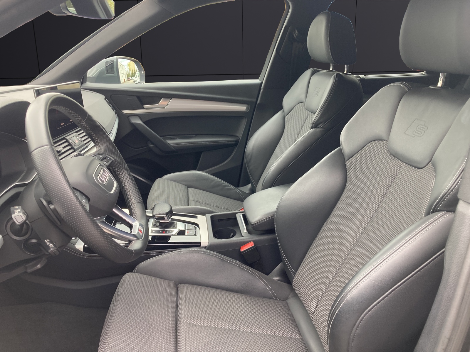 Fahrzeugabbildung Audi Q5 55 TFSI e quattro S-line