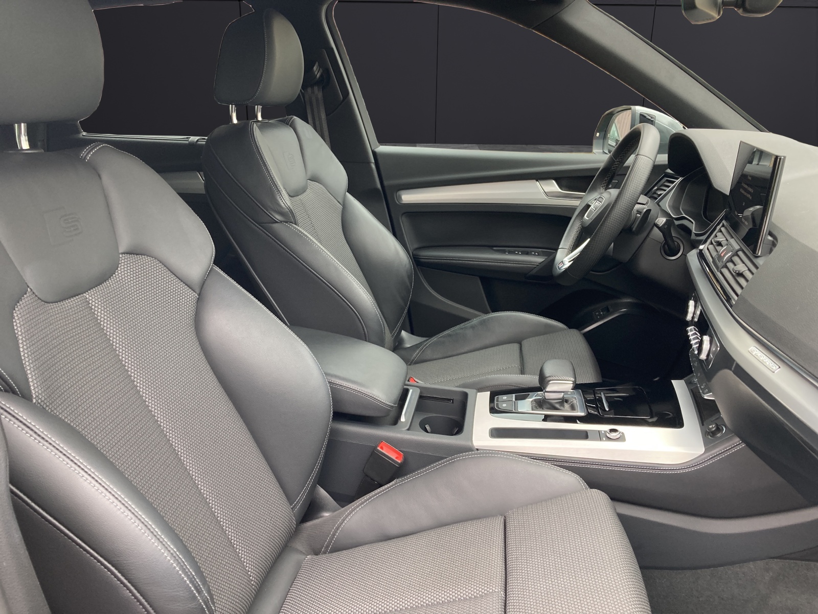 Fahrzeugabbildung Audi Q5 55 TFSI e quattro S-line