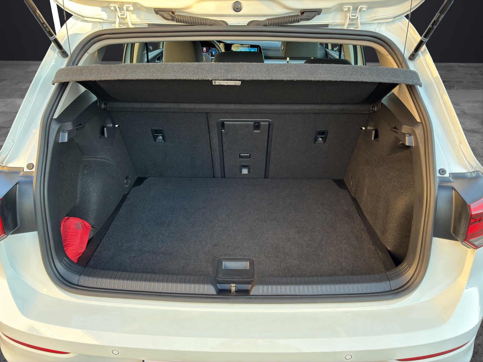 Fahrzeugabbildung Volkswagen Golf VIII Life DSG TDI LED ACC SH PDC Ambiente Navi Klima