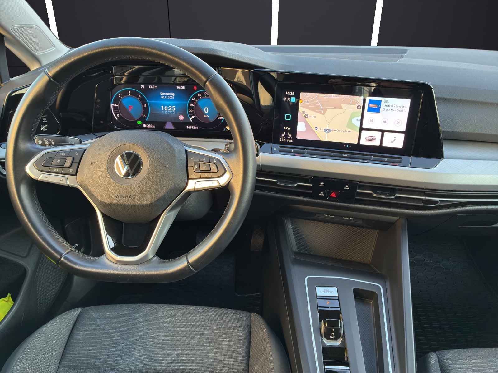 Fahrzeugabbildung Volkswagen Golf VIII Life DSG TDI LED ACC SH PDC Ambiente Navi Klima