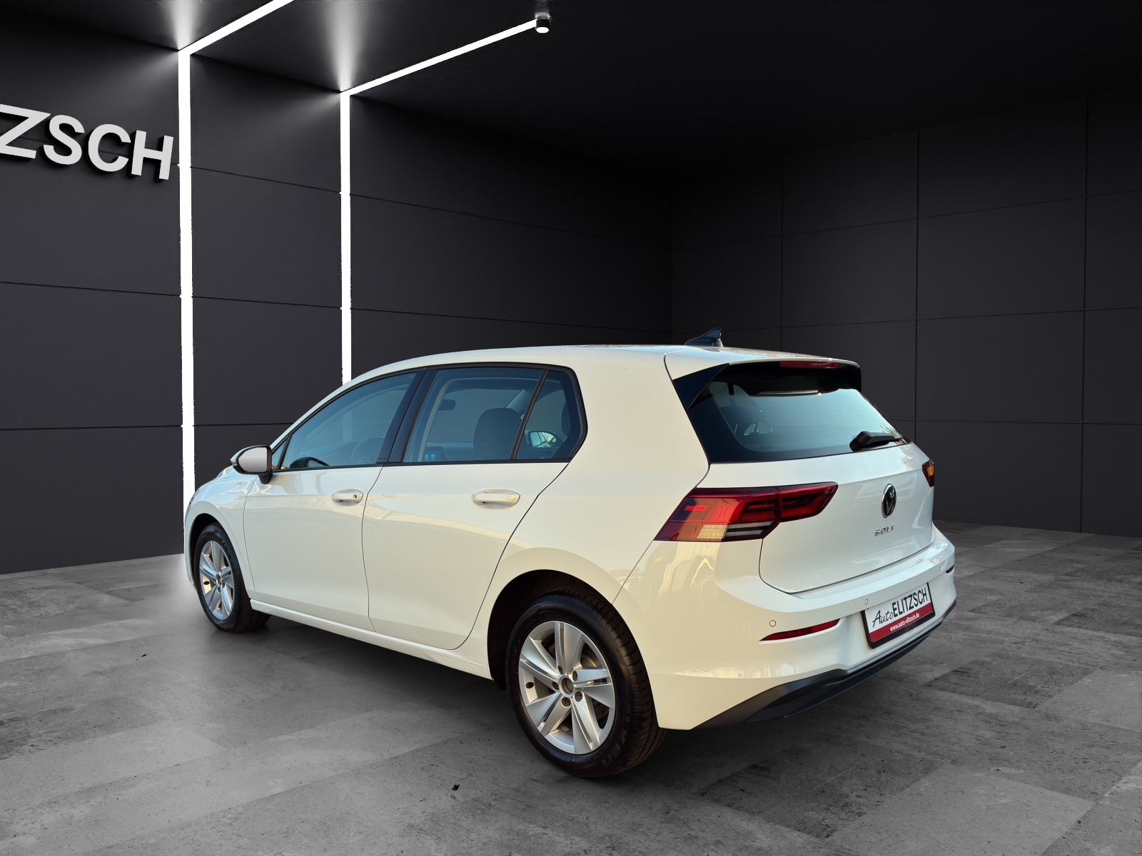 Fahrzeugabbildung Volkswagen Golf VIII Life DSG TDI LED ACC SH PDC Ambiente Navi Klima