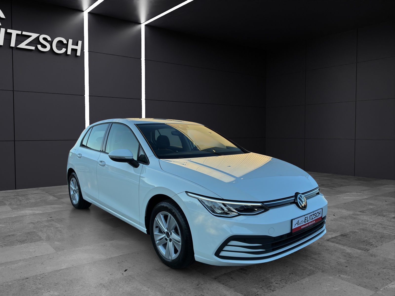 Fahrzeugabbildung Volkswagen Golf VIII Life DSG TDI LED ACC SH PDC Ambiente Navi Klima