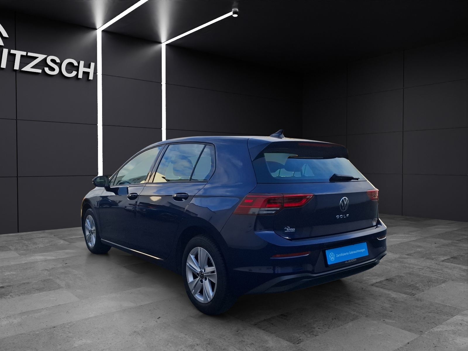 Fahrzeugabbildung Volkswagen Golf VIII TSI Life LED ACC AID NAVI PDC SHZ LM