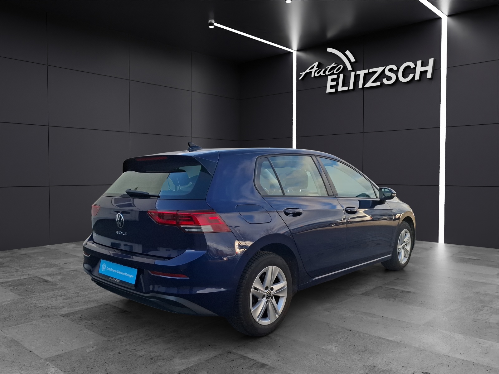 Fahrzeugabbildung Volkswagen Golf VIII TSI Life LED ACC AID NAVI PDC SHZ LM