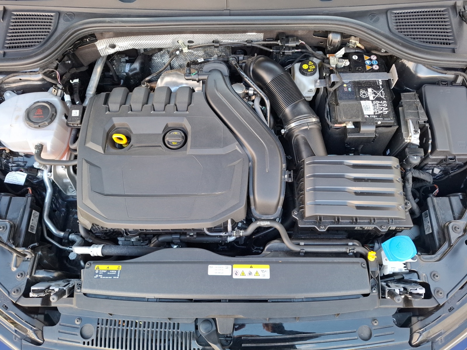 Fahrzeugabbildung Volkswagen Golf VIII TSI Life LED ACC AID NAVI PDC SHZ LM