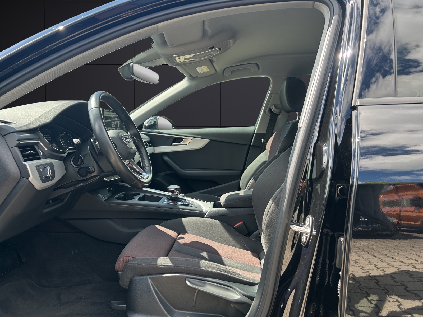 Fahrzeugabbildung Audi A4 Avant 35 TFSI S tronic ACC RKF CLIMA LED