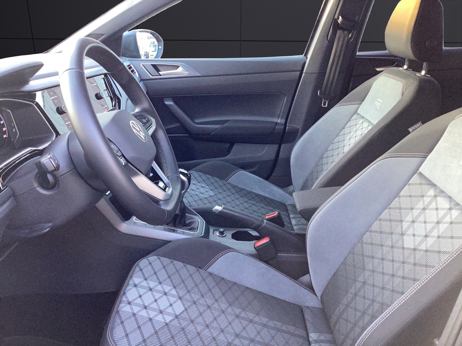 Fahrzeugabbildung Volkswagen Taigo R-Line MATRIX ACC AID NAVI PDC SHZ