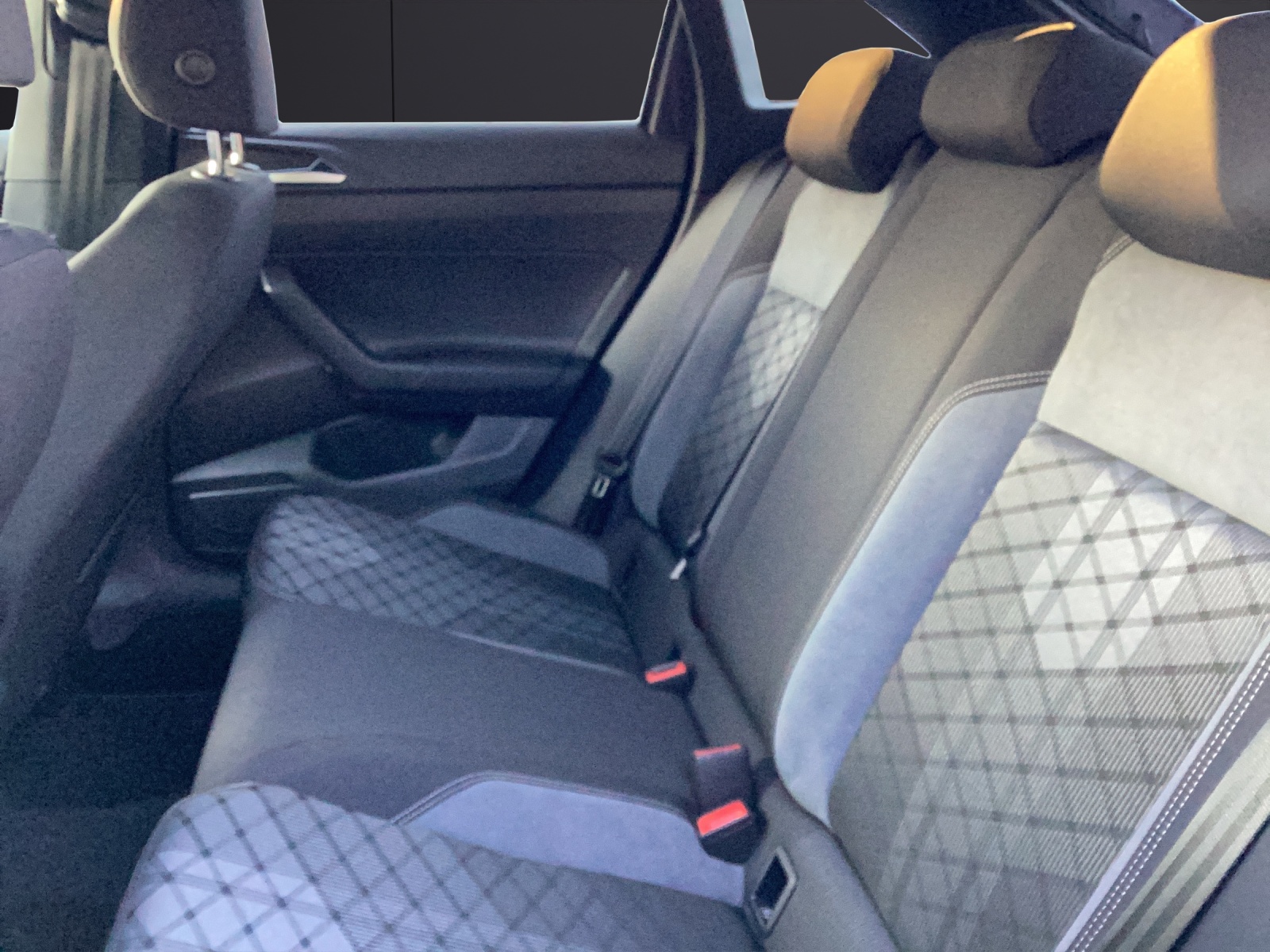 Fahrzeugabbildung Volkswagen Taigo R-Line MATRIX ACC AID NAVI PDC SHZ