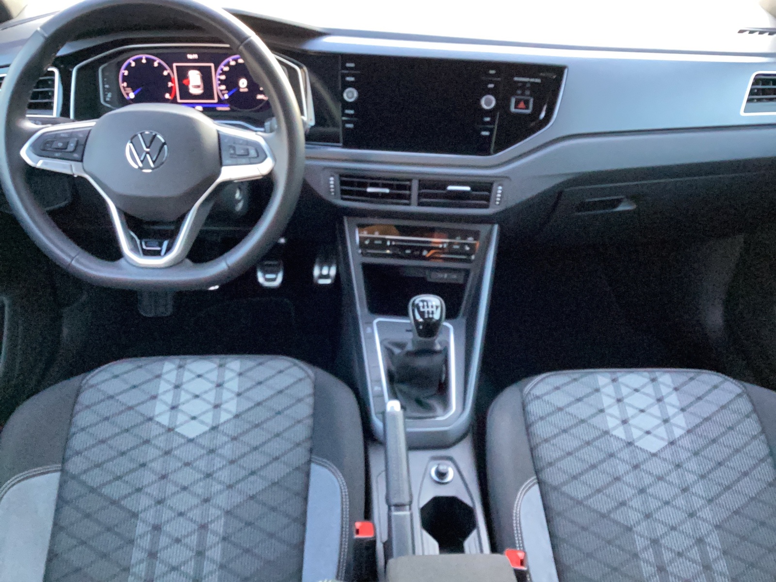Fahrzeugabbildung Volkswagen Taigo R-Line MATRIX ACC AID NAVI PDC SHZ
