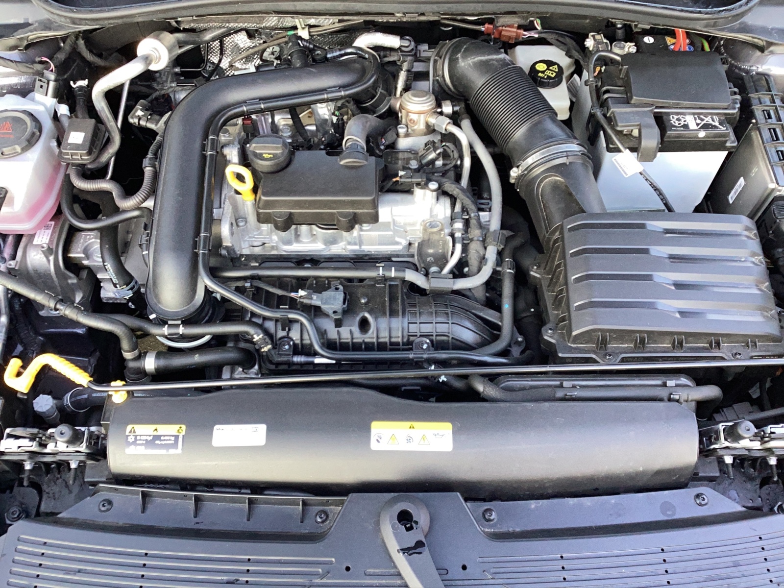 Fahrzeugabbildung Volkswagen Taigo R-Line MATRIX ACC AID NAVI PDC SHZ