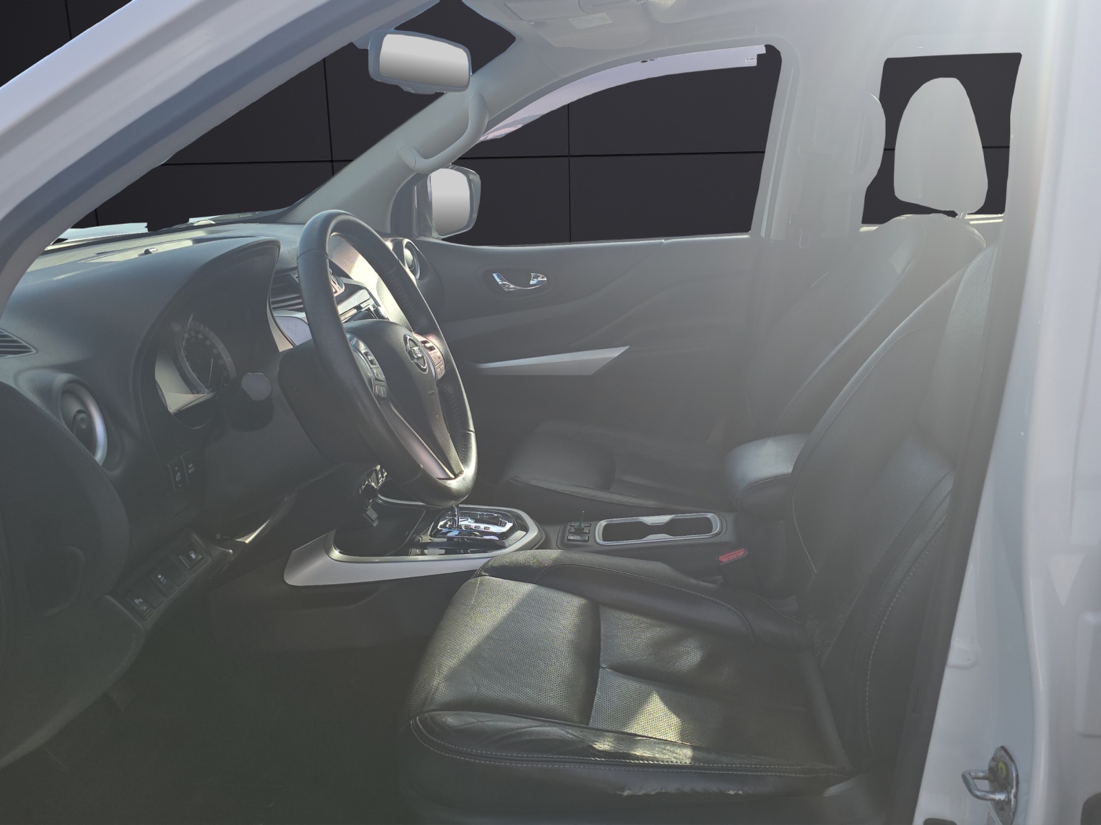 Fahrzeugabbildung Nissan Navara NP300 Tekna Double Cab 4x4 LED Navi AHK SHZ Kamera