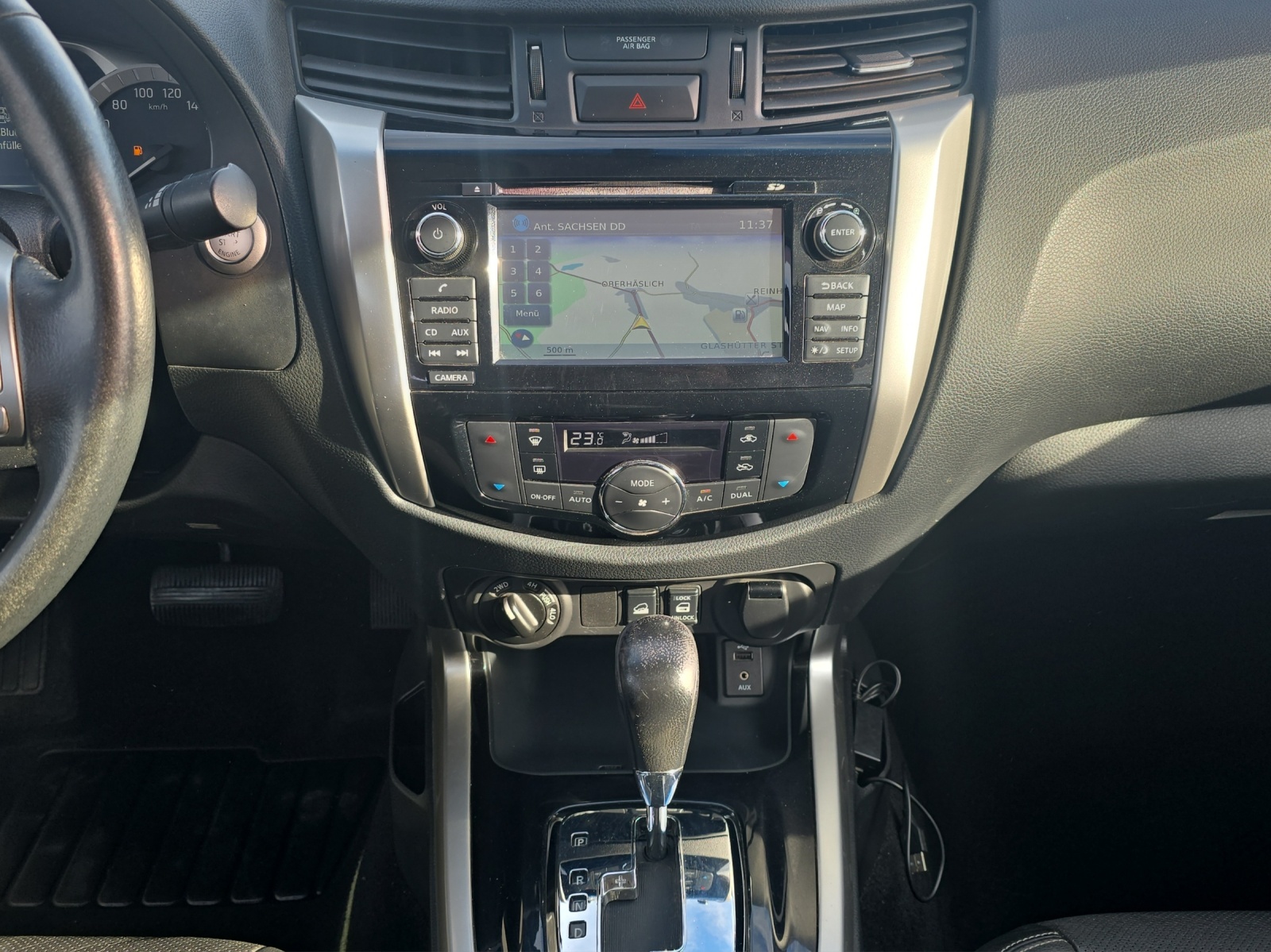 Fahrzeugabbildung Nissan Navara NP300 Tekna Double Cab 4x4 LED Navi AHK SHZ Kamera